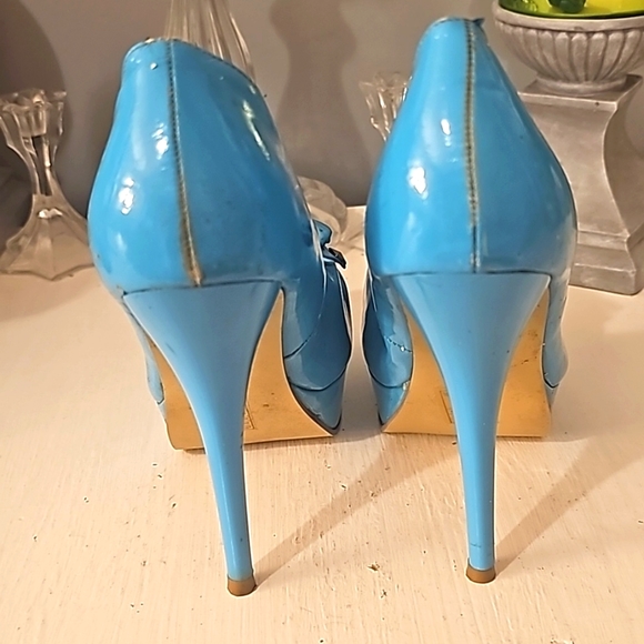 Yoki Light Blue Patent Stilettos w/Bow, Sz 7.5, 4" Heels, 1"Platform, Round Toe - Picture 7 of 8